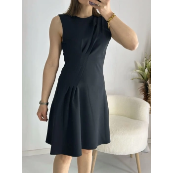 Siyah Önü Büzgülü Elbise