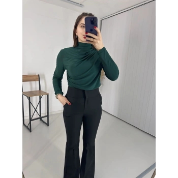 Yeşil Büzgü Detaylı Dik Yaka Sandy Bluz