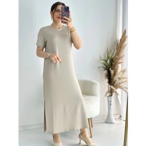 Bej Kısa Kollu Yanları Yırtmaçlı Penye Elbise