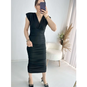 Derin Dekolteli Yan Büzgülü Örme Elbise