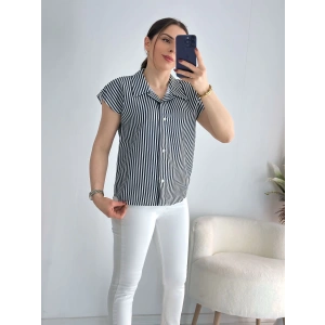 Siyah Beyaz Çizgili Gömlek