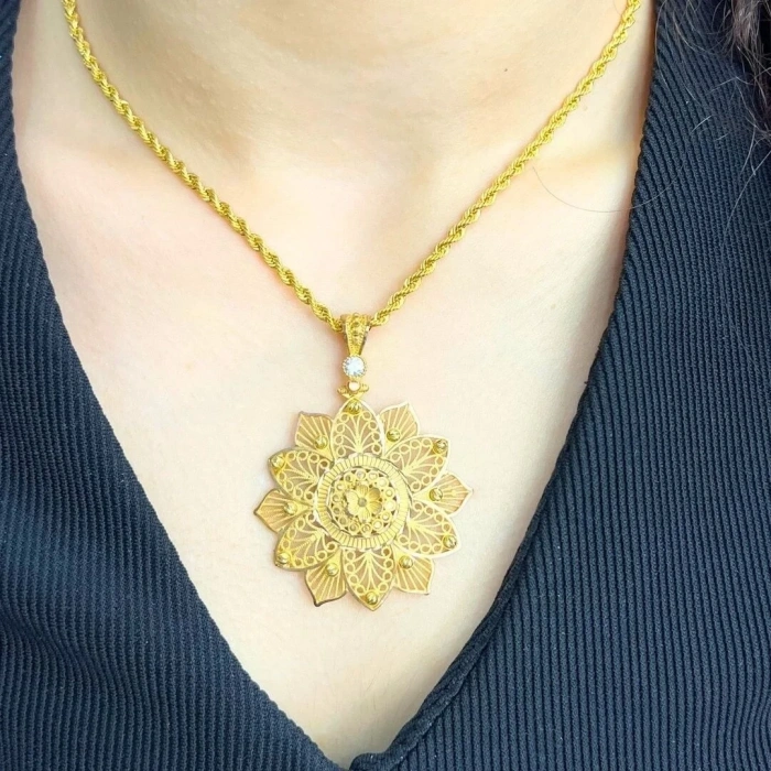 14 Ayar Altın Zincirli Güneş Dorika Kolye