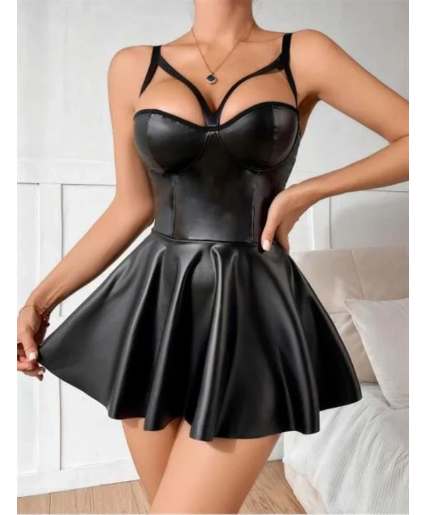 Siyah Etekli Pileli Göğüs Detaylı Fantezi Deri Elbise